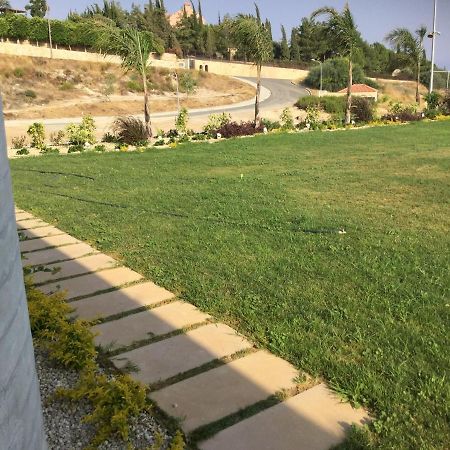Red Cozy Stay Limasol Dış mekan fotoğraf