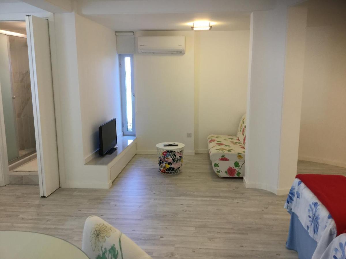 Red Cozy Stay Limasol Dış mekan fotoğraf