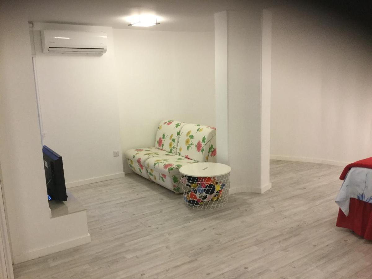 Red Cozy Stay Limasol Dış mekan fotoğraf