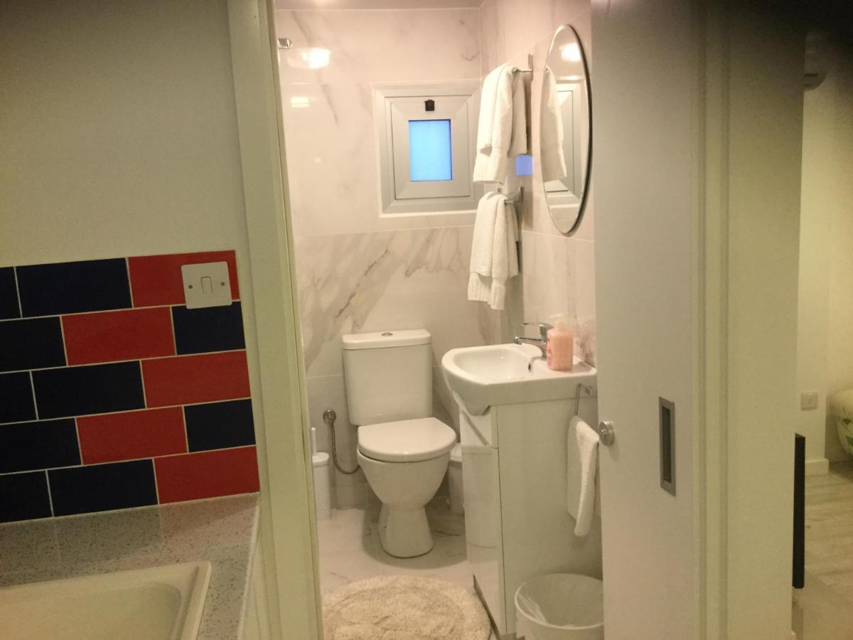 Red Cozy Stay Limasol Dış mekan fotoğraf